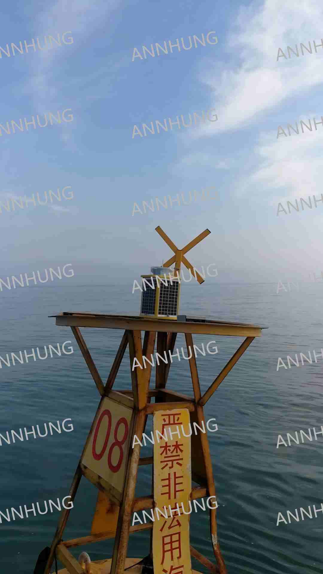 último caso de la compañía sobre Project Case Display of AH-ML-S7 LED Solar Powered Marine Lantern on Offshore Navigation Buoy 