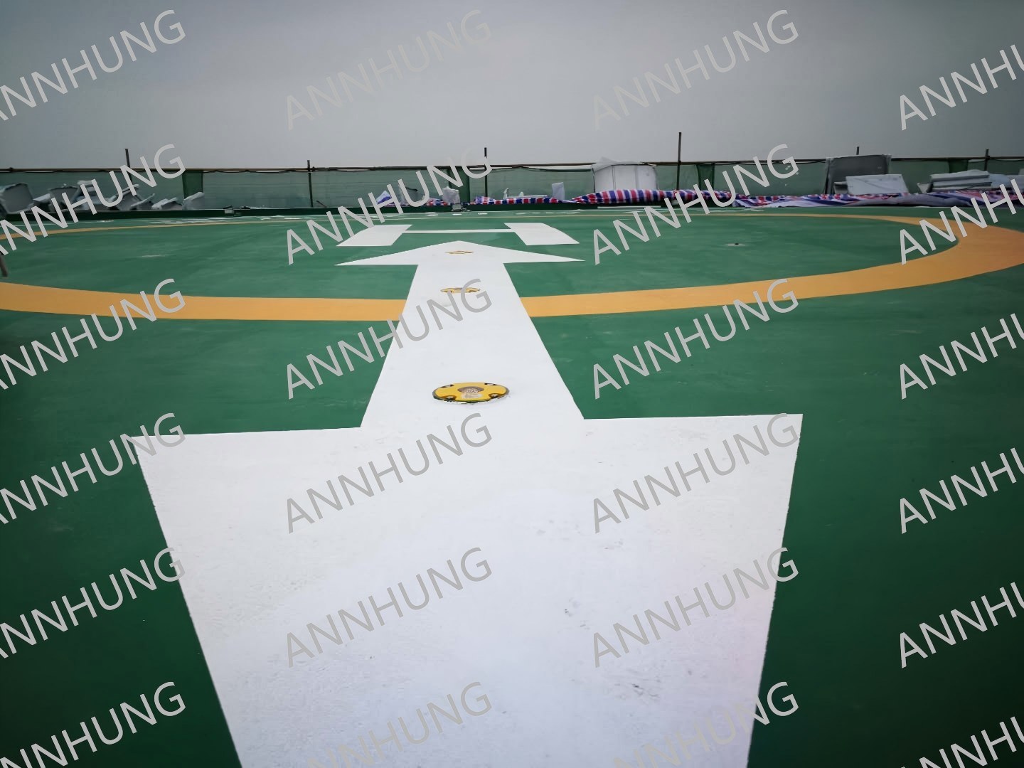 último caso de la compañía sobre Building Rooftop Helipad Case Study: AH-HP-I Serial LED Heliport Inset Light