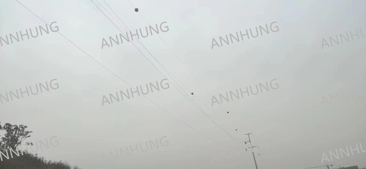 último caso de la compañía sobre Aircraft Warning Sphere Installation Case: AH-AWS 600 mm Fiberglass Markers on High-Voltage Transmission Lines