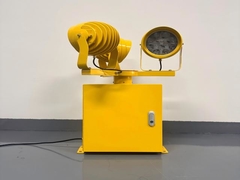 Luz giratoria del helipuerto del faro del aeropuerto