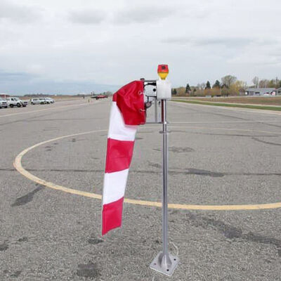 Veleta de viento para helipuerto resistente al agua IP66 de acero inoxidable con sistema de luz de obstrucción aeronáutica de ángulo de haz de 360° y energía solar